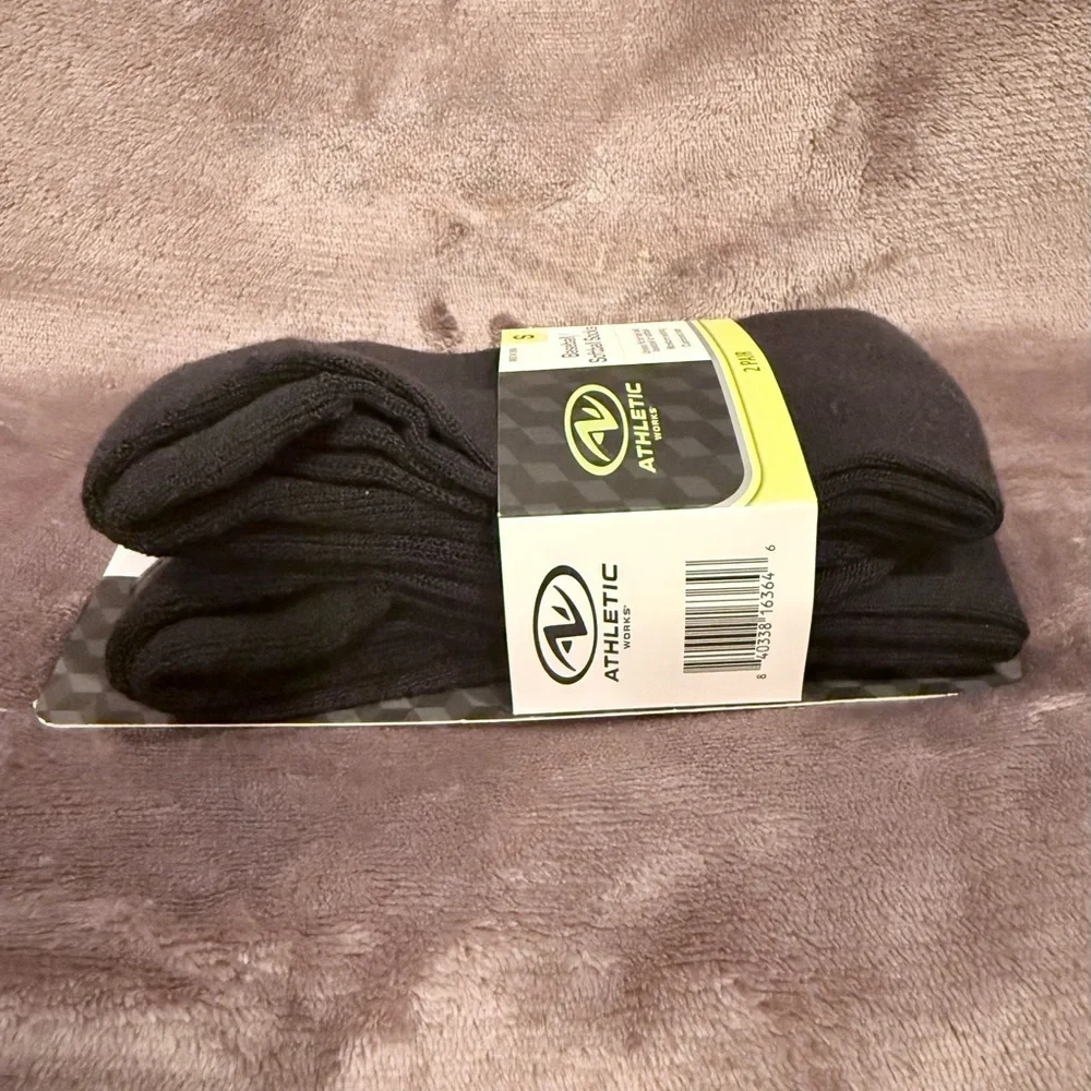 Athletic Works Youth size small 2-pk. Black baseball/ softball unisex socks
